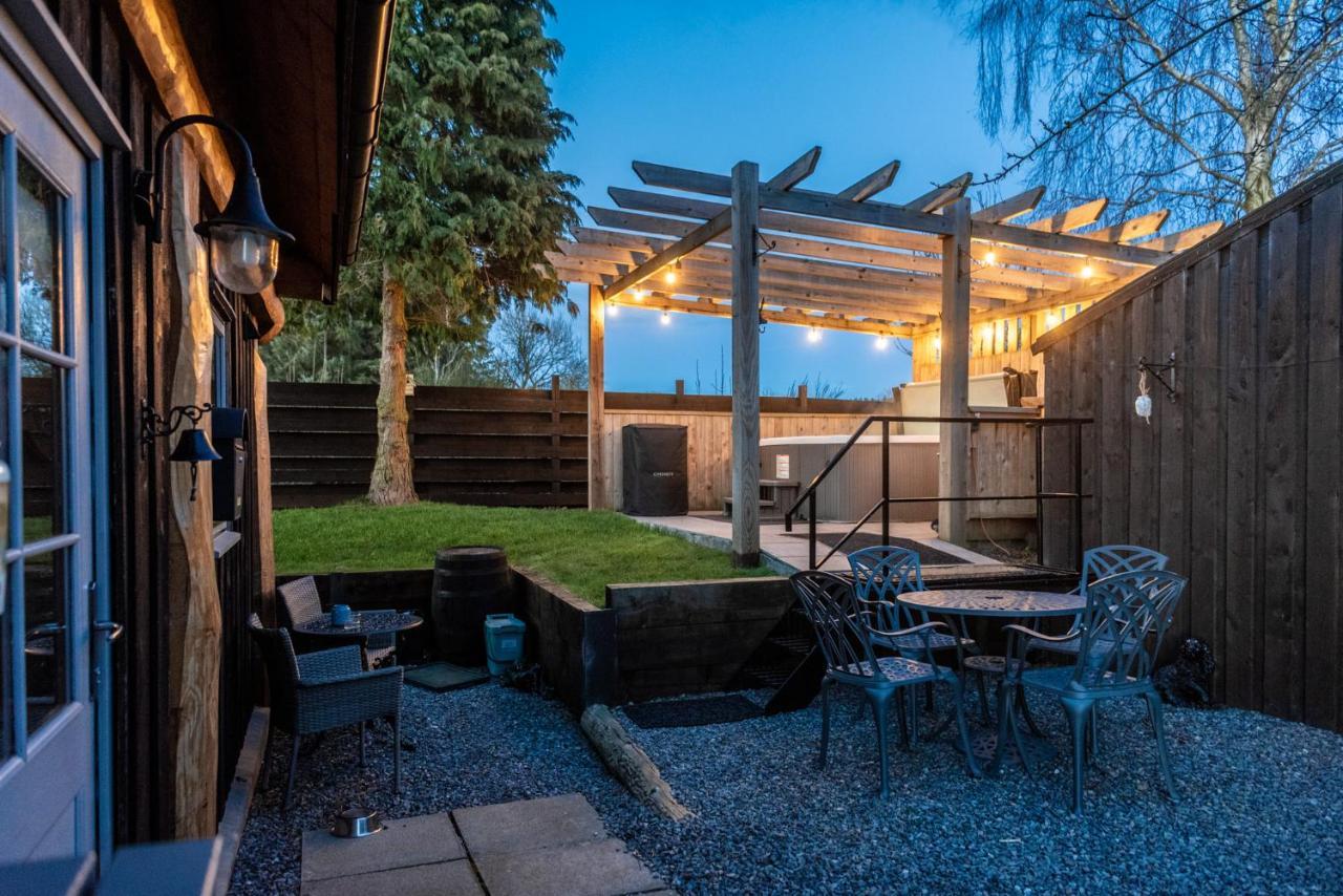 Rowanlea Lodge With Hot Tub Marykirk エクステリア 写真