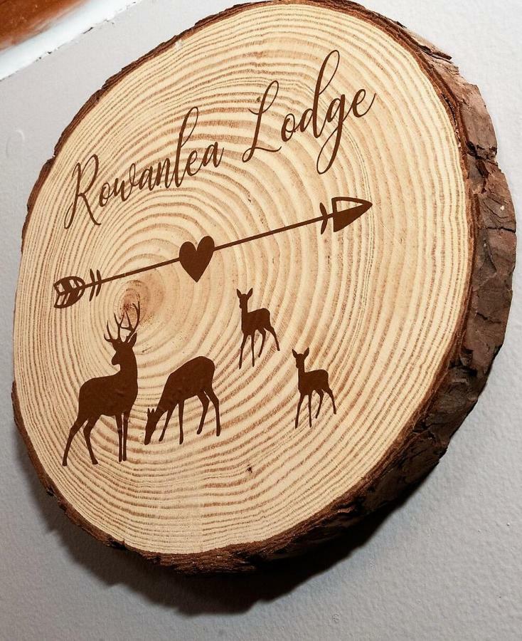 Rowanlea Lodge With Hot Tub Marykirk エクステリア 写真
